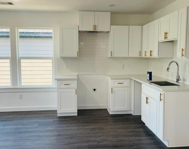 8414 Sandra St - Photo Thumbnail 3