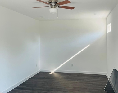 8414 Sandra St - Photo Thumbnail 11