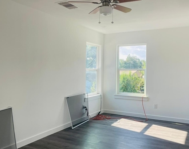 8414 Sandra St - Photo Thumbnail 4