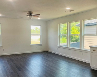 8414 Sandra St - Photo Thumbnail 2