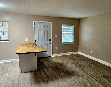 1516 Roger Drive - Photo Thumbnail 7