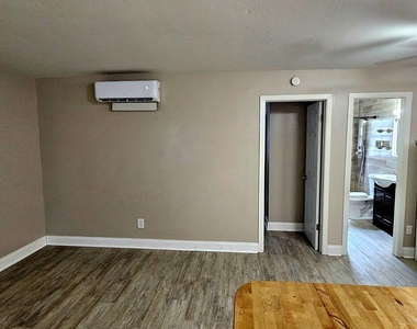 1516 Roger Drive - Photo Thumbnail 5