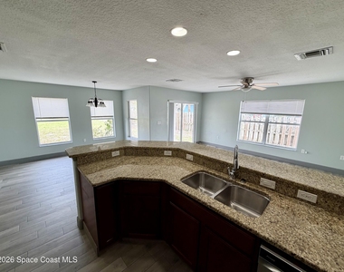915 Twisting Branch Court - Photo Thumbnail 9