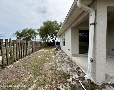 915 Twisting Branch Court - Photo Thumbnail 2