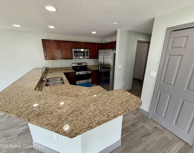 915 Twisting Branch Court - Photo Thumbnail 7