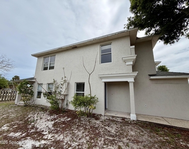 915 Twisting Branch Court - Photo Thumbnail 5