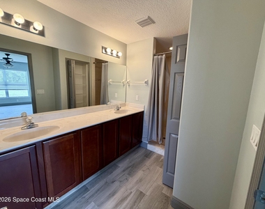 915 Twisting Branch Court - Photo Thumbnail 12
