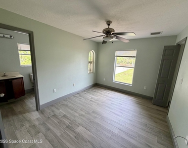 915 Twisting Branch Court - Photo Thumbnail 16