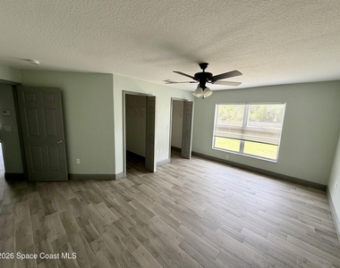 915 Twisting Branch Court - Photo Thumbnail 11