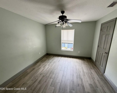 915 Twisting Branch Court - Photo Thumbnail 22