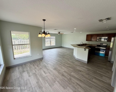 915 Twisting Branch Court - Photo Thumbnail 6