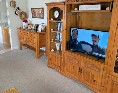 8494 Ridgewood Avenue - Photo Thumbnail 4