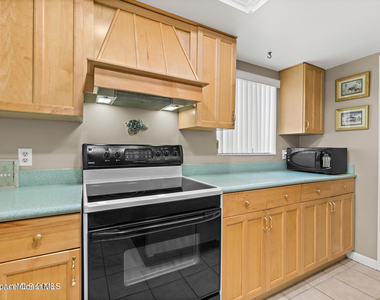 8494 Ridgewood Avenue - Photo Thumbnail 5