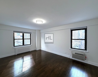 East 57th Street - Photo Thumbnail 3