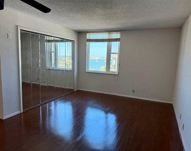 255 Dolphin Point - Photo Thumbnail 8