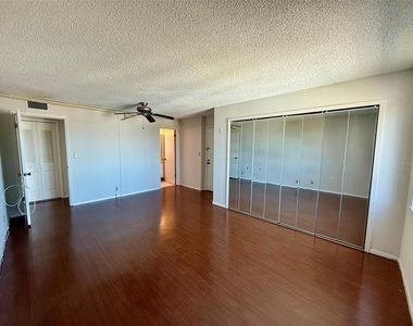 255 Dolphin Point - Photo Thumbnail 10