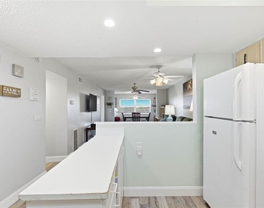 801 83rd Avenue N - Photo Thumbnail 5