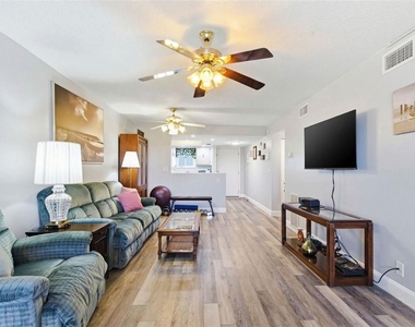 801 83rd Avenue N - Photo Thumbnail 10