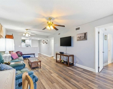 801 83rd Avenue N - Photo Thumbnail 11