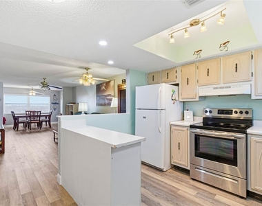 801 83rd Avenue N - Photo Thumbnail 1