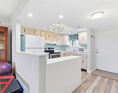 801 83rd Avenue N - Photo Thumbnail 7