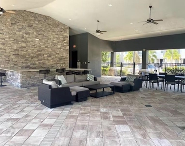 8618 Palmer Park Circle - Photo Thumbnail 7
