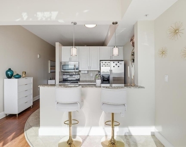 101 S Eola Drive - Photo Thumbnail 14