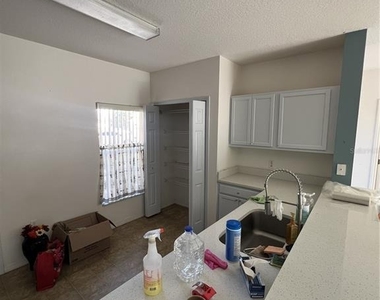 735 Colville Place - Photo Thumbnail 8