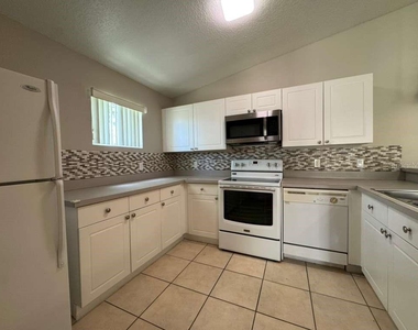 2866 Club Cortile Circle - Photo Thumbnail 8
