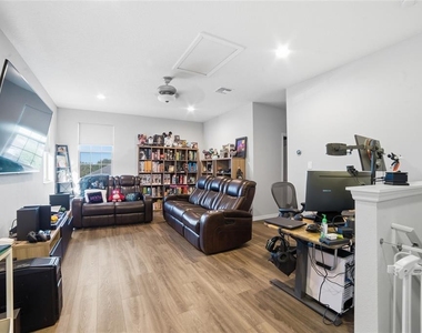 1461 Clear Brook Place - Photo Thumbnail 4