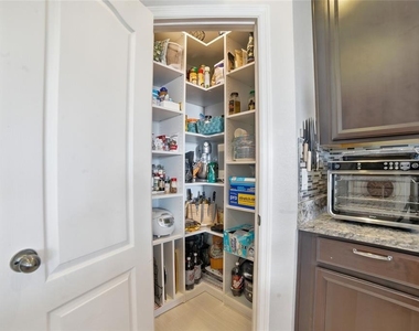 1461 Clear Brook Place - Photo Thumbnail 5
