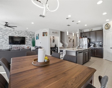 1461 Clear Brook Place - Photo Thumbnail 15