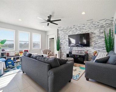 1461 Clear Brook Place - Photo Thumbnail 14
