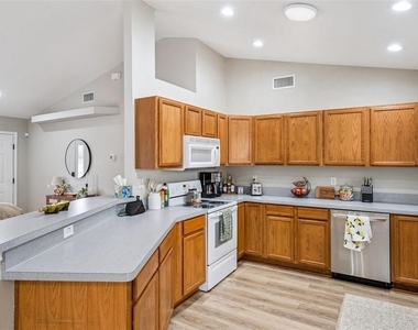 165 Quail Oaks Circle - Photo Thumbnail 7