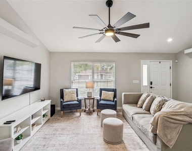 165 Quail Oaks Circle - Photo Thumbnail 4