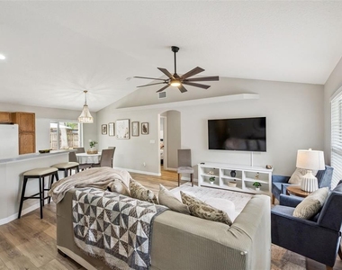165 Quail Oaks Circle - Photo Thumbnail 5