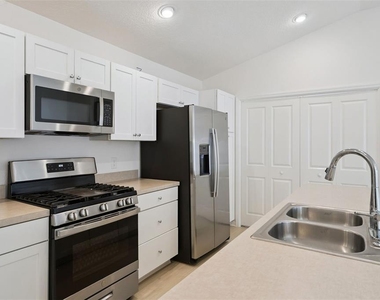 7548 Kuenher Court - Photo Thumbnail 8