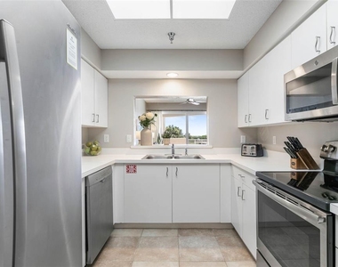 104 Surfview Drive - Photo Thumbnail 12