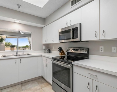 104 Surfview Drive - Photo Thumbnail 13