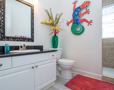 2319 Avenue C - Photo Thumbnail 13