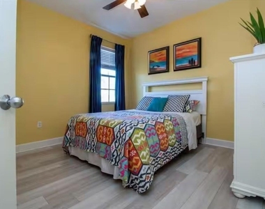 2319 Avenue C - Photo Thumbnail 11