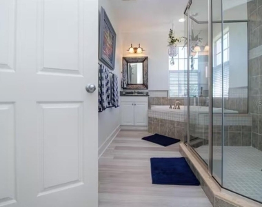 2319 Avenue C - Photo Thumbnail 10