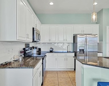 10424 Crooked Creek Drive - Photo Thumbnail 17