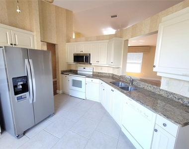 4220 Pinebrook Circle - Photo Thumbnail 7