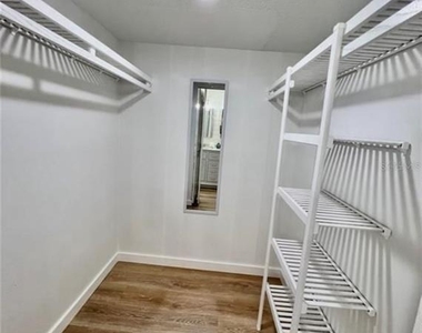 7203 Curtiss Avenue - Photo Thumbnail 11