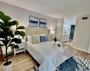 7203 Curtiss Avenue - Photo Thumbnail 12