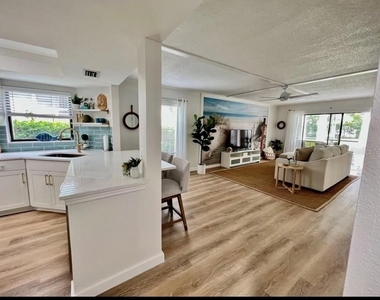 7203 Curtiss Avenue - Photo Thumbnail 5