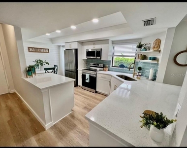7203 Curtiss Avenue - Photo Thumbnail 2