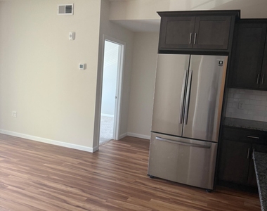 301 Main Street - Photo Thumbnail 2