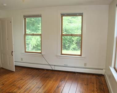 955 Main Street - Photo Thumbnail 5